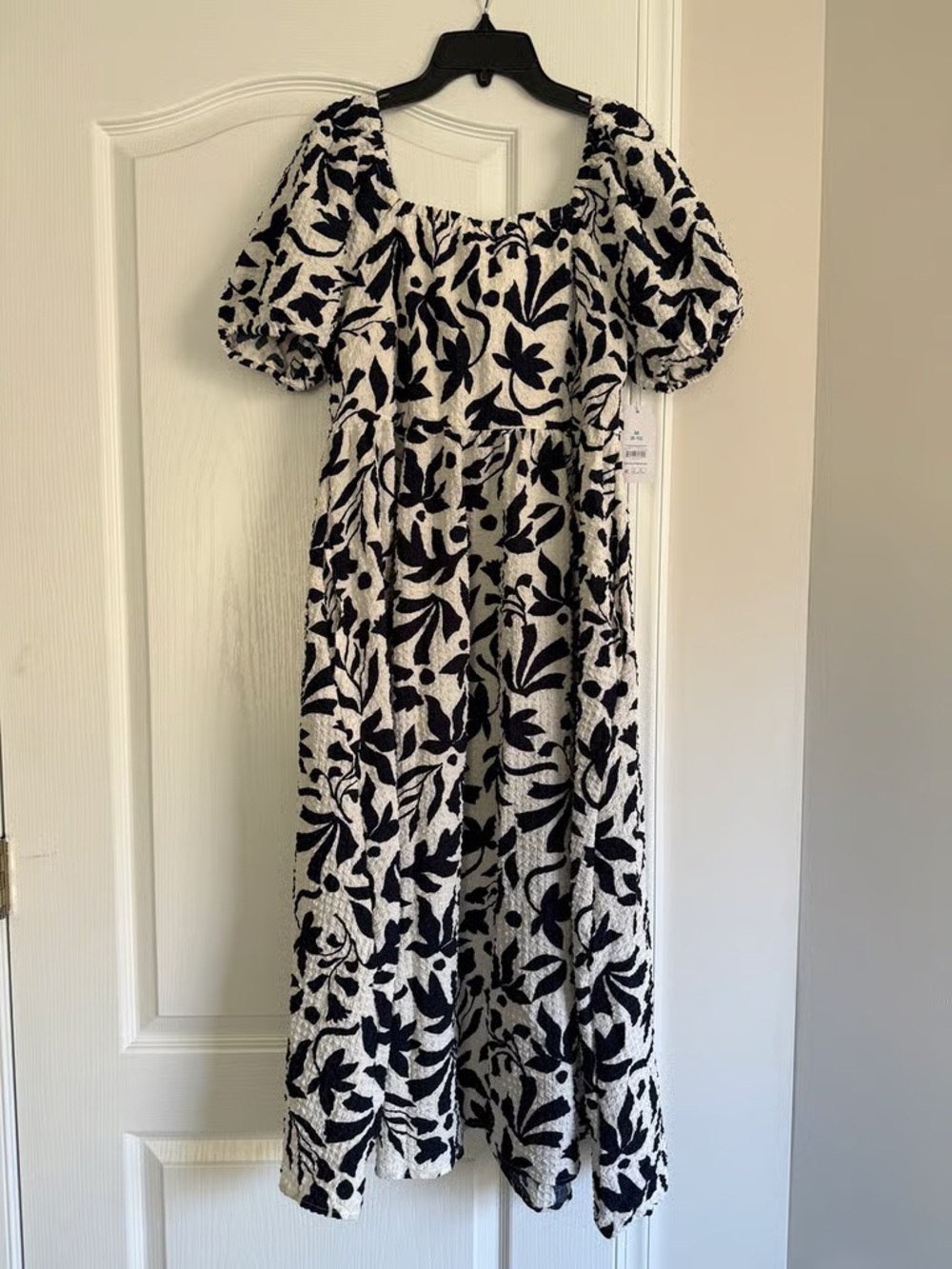 Time and Tru Black and White Floral Puff-Sleeve Maxi Dress